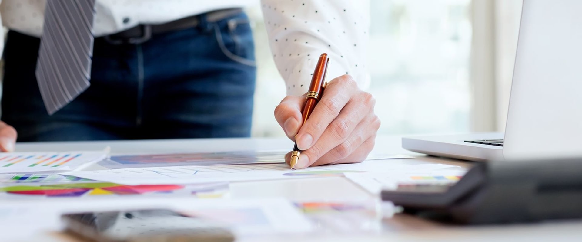 How Much Does a Marketing Consultant Typically Charge?